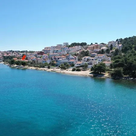 Barbara 特罗吉尔