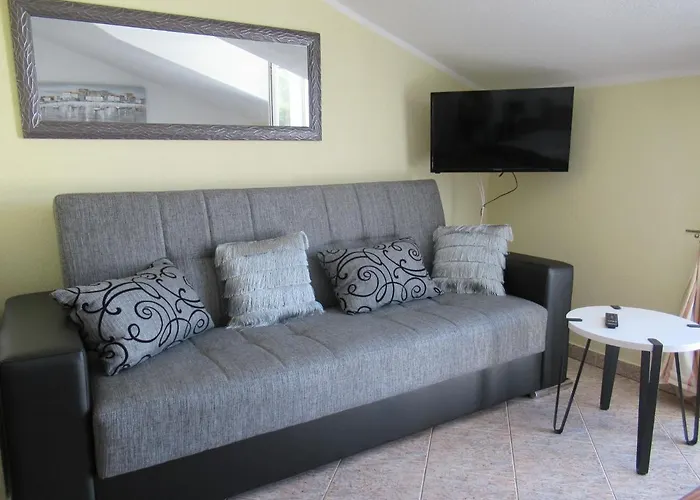 Barbara * 特罗吉尔